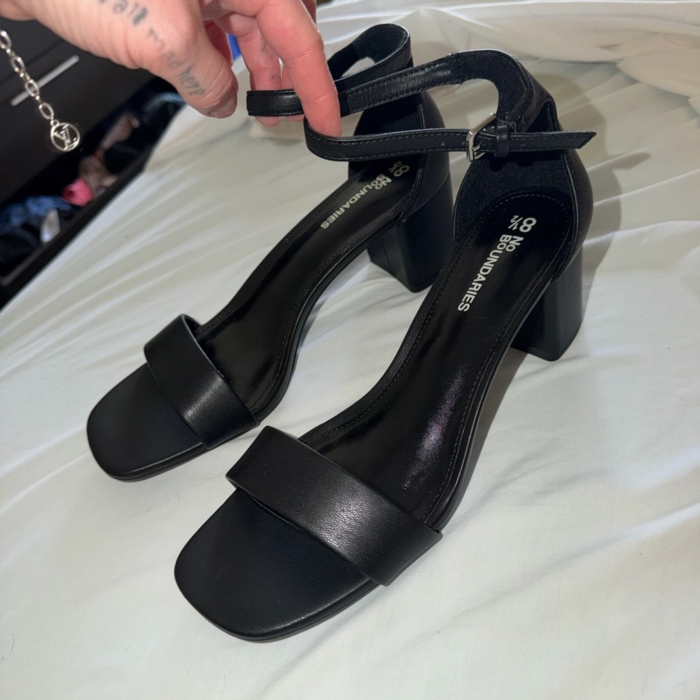 🚨CLEARANCE SALE🚨 Black squared Block Heel Ankle Strap summer Sandals - Picture 4 of 5